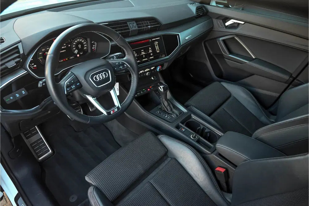 Audi Q3 45 TFSI e S line ACC uit 2021, foto 3