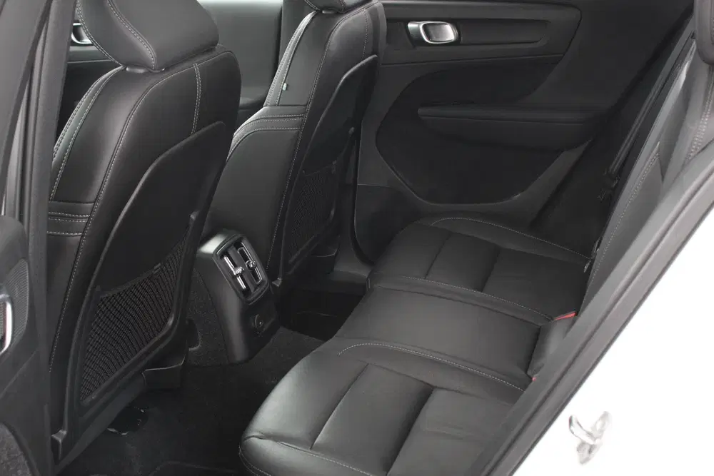 Volvo XC40 1.5 T5 Recharge R-Design Panoramisch dak N uit 2021, foto 11