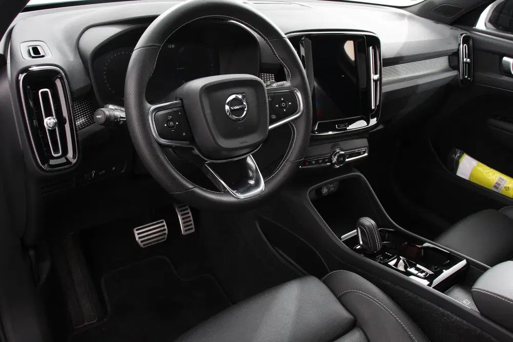 Volvo XC40 1.5 T5 Recharge R-Design Panoramisch dak N uit 2021, foto 3
