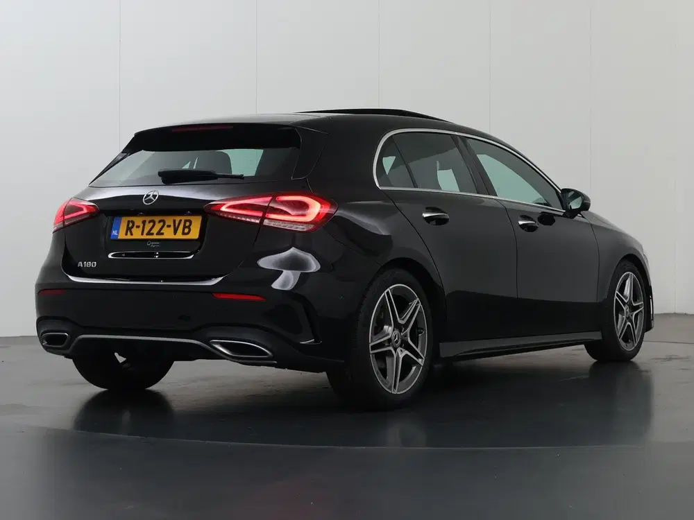 Mercedes-Benz A-Klasse 180 Premium Plus uit 2022, foto 2