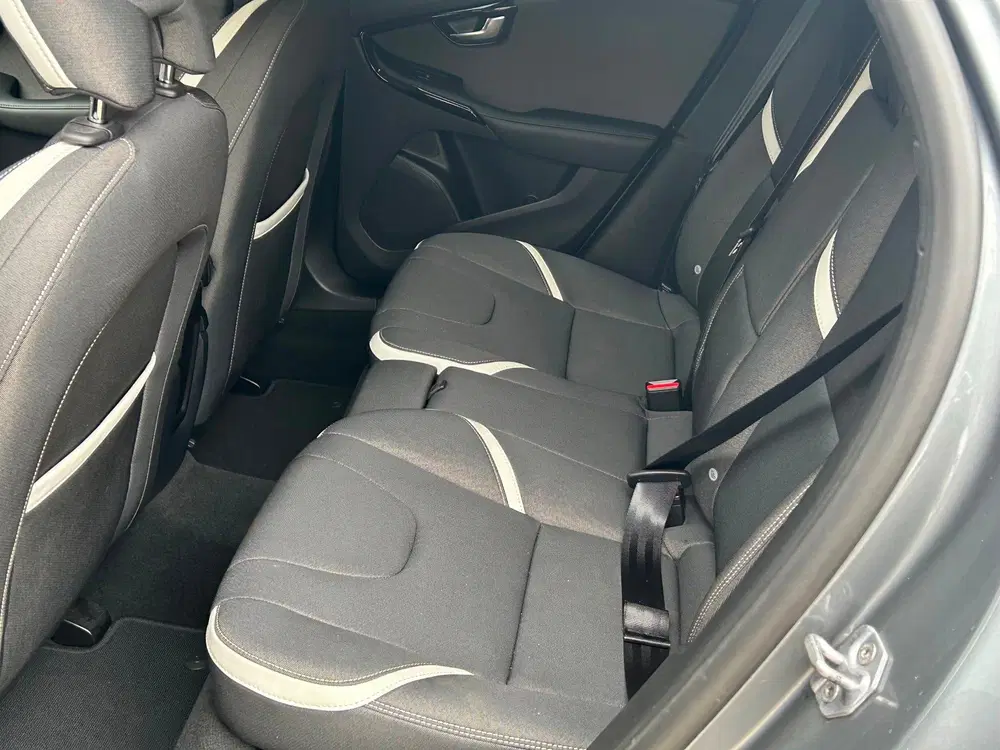 Volvo V40 2.0 D3 Automaat uit 2020, foto 11