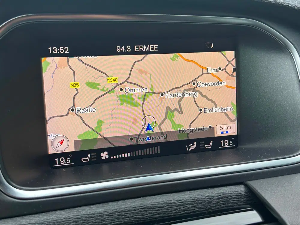 Volvo V40 2.0 D3 Automaat uit 2020, foto 15