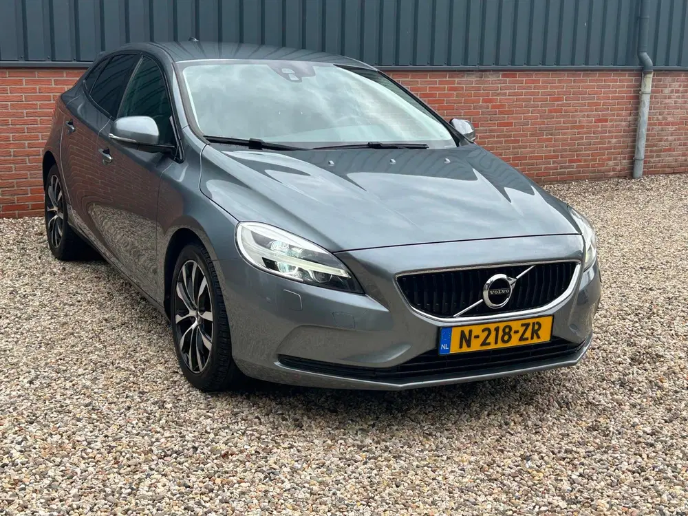 Volvo V40 2.0 D3 Automaat uit 2020, foto 3