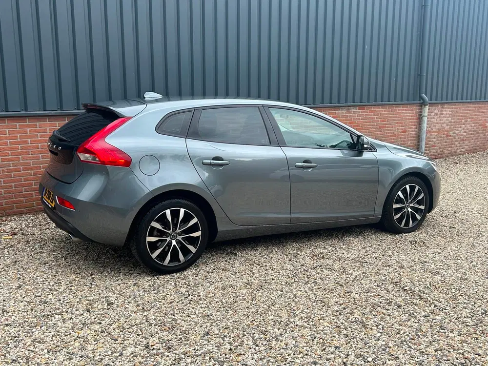 Volvo V40 2.0 D3 Automaat uit 2020, foto 6