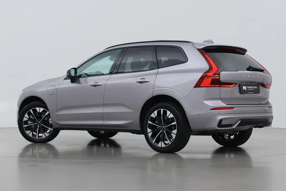 Volvo XC60 T8 Ultra Dark uit 2025, foto 2