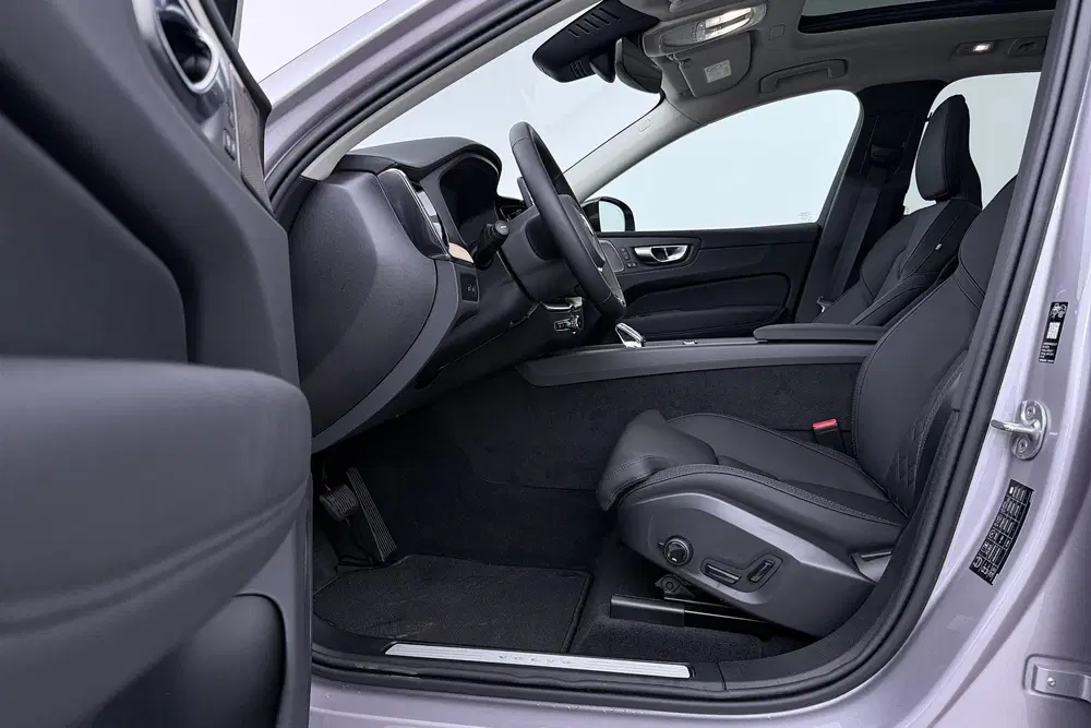 Volvo XC60 T8 Ultra Dark uit 2025, foto 3
