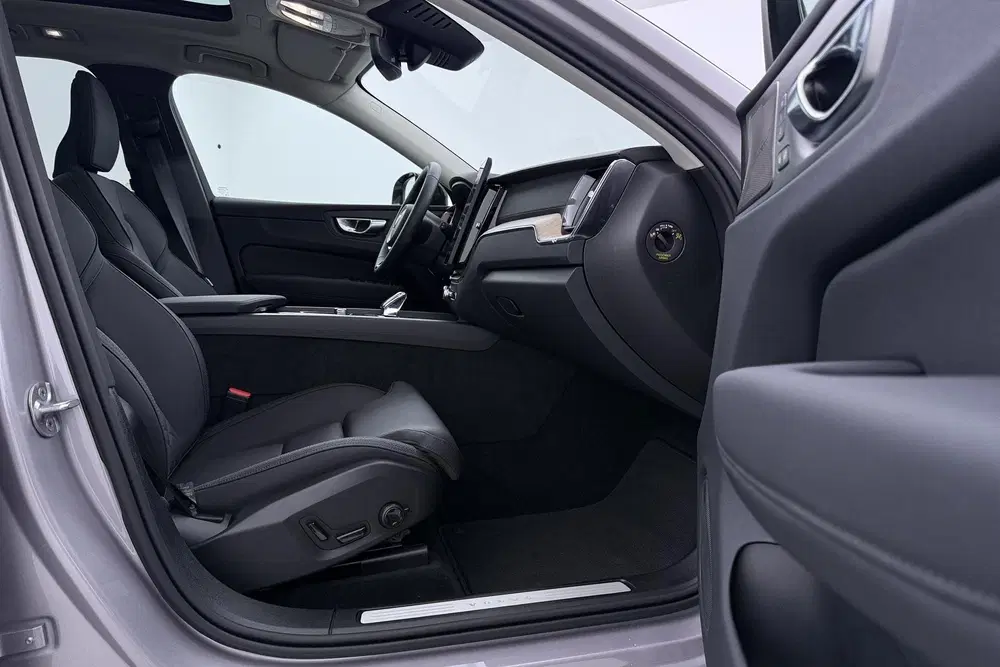 Volvo XC60 T8 Ultra Dark uit 2025, foto 5