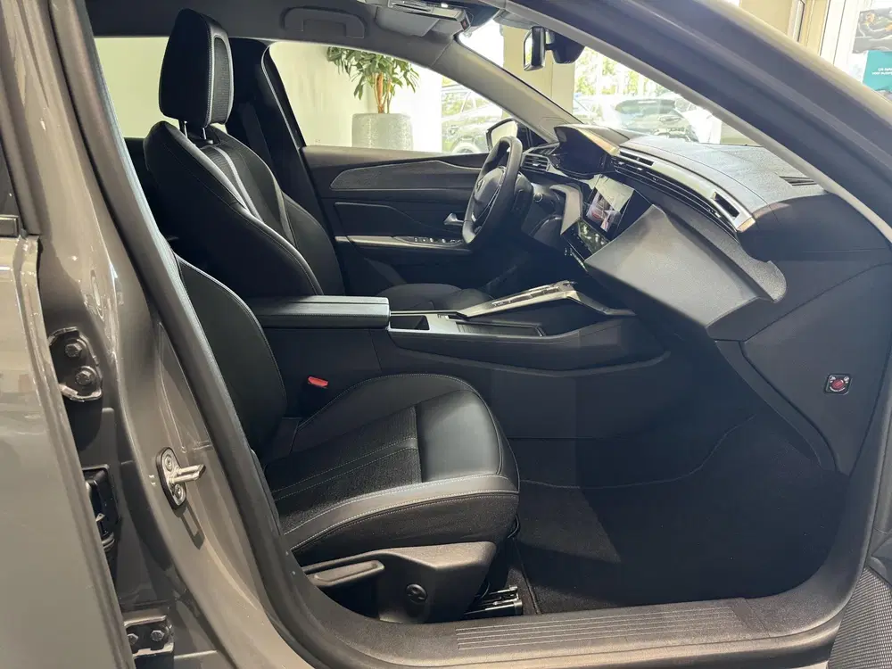 Peugeot 408 1.6 HYbrid Allure Pack 225 EAT8 uit 2025, foto 14