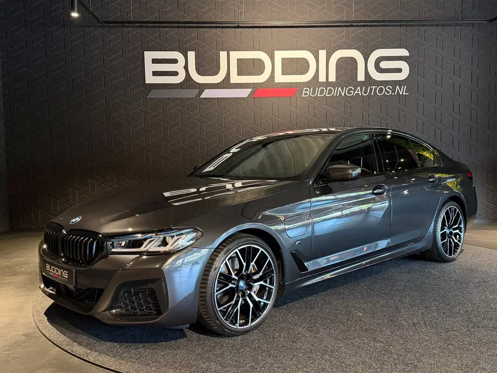 BMW 5-serie 5 Serie 545e xDrive Business Ed uit 2022