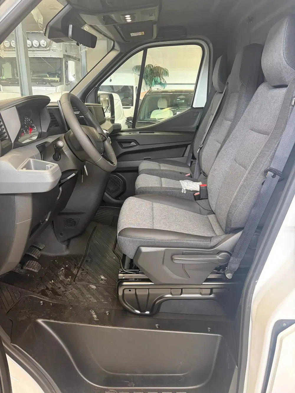 Renault Master T35 2.0DCI L2H2 150PK Airco Navi Cruisecon uit 2024, foto 10