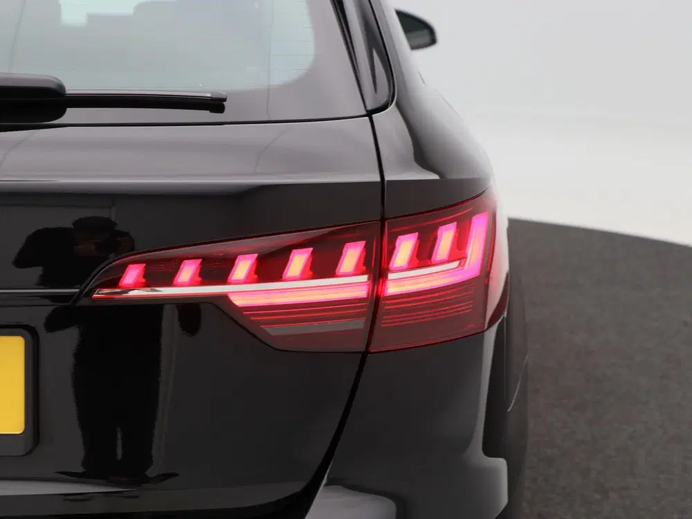 Audi A4 35 TFSi 150 Pk Automaat S edition uit 2023, foto 15
