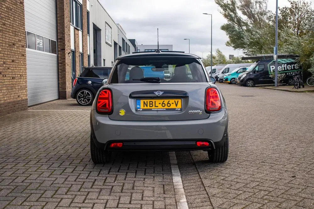 Mini Electric Classic Trim 33 kWh uit 2022, foto 5