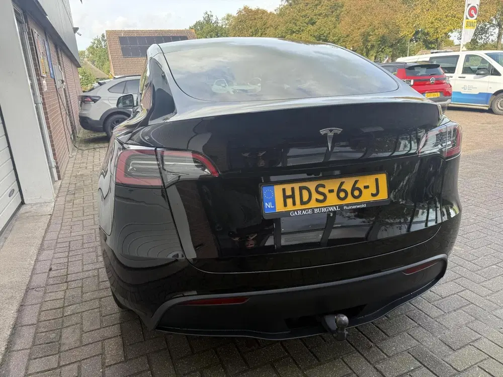 Tesla Model Y RWD 60 kWh SOH 96% WARMTEP uit 2025, foto 10