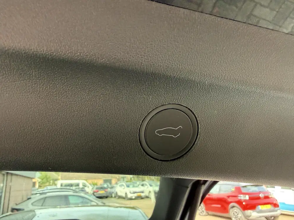 Tesla Model Y RWD 60 kWh SOH 96% WARMTEP uit 2025, foto 13