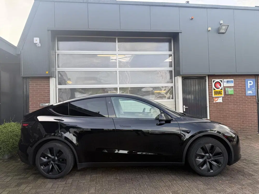 Tesla Model Y RWD 60 kWh SOH 96% WARMTEP uit 2025, foto 5