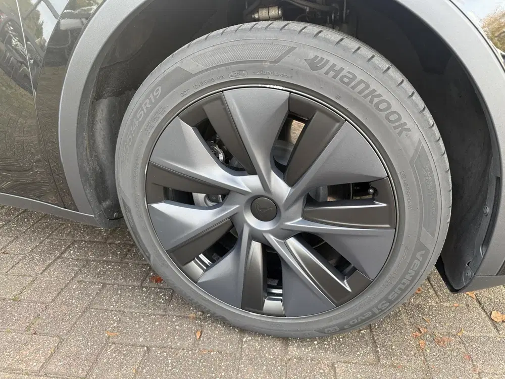 Tesla Model Y RWD 60 kWh SOH 96% WARMTEP uit 2025, foto 7