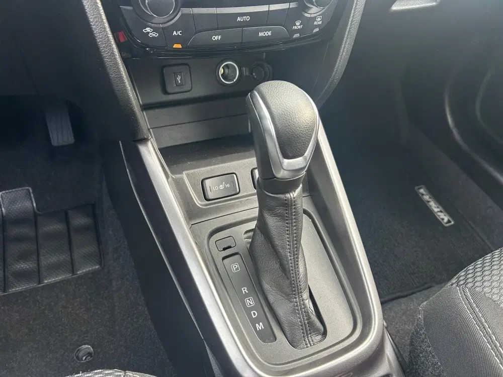 Suzuki Vitara 1.5 Hybrid Select Rhino Edition uit 2024, foto 13