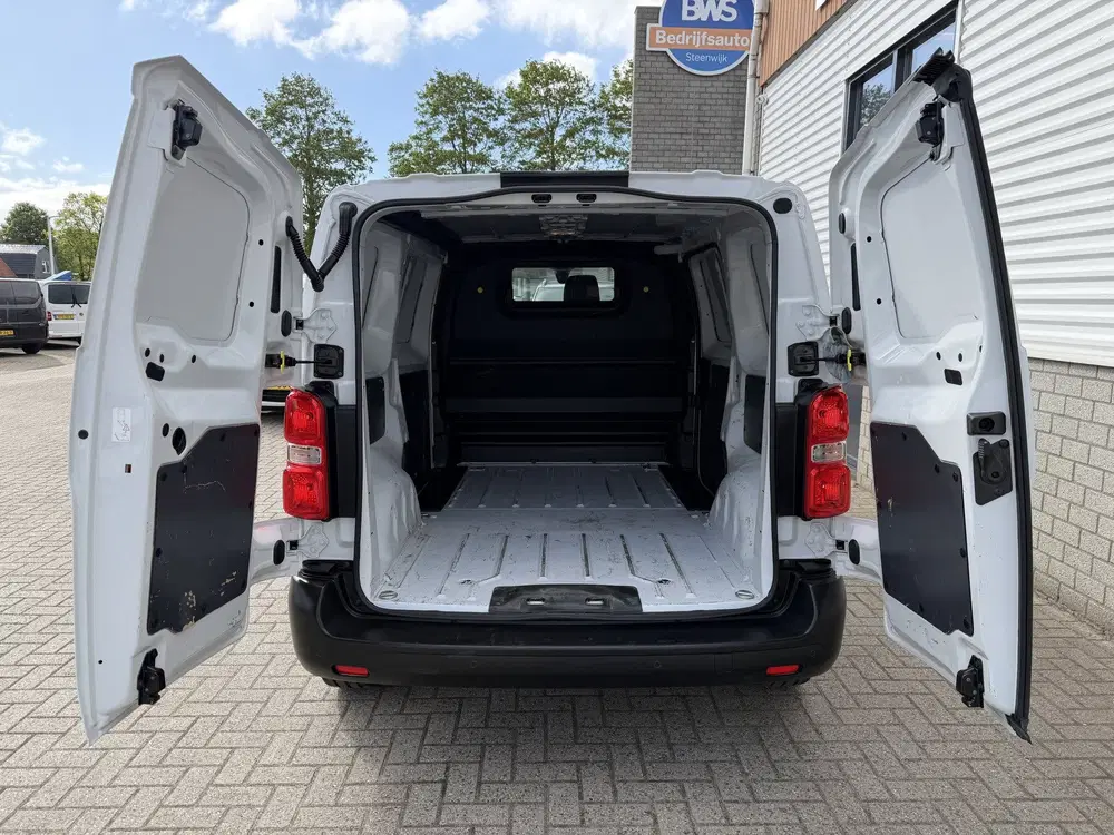 Peugeot Expert 1.5 BlueHDI L2H1 120pk Standard Premium uit 2022, foto 10