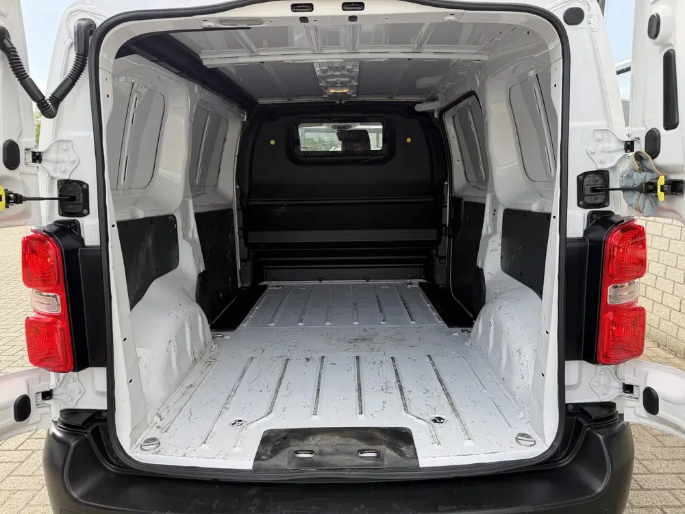 Peugeot Expert 1.5 BlueHDI L2H1 120pk Standard Premium uit 2022, foto 11