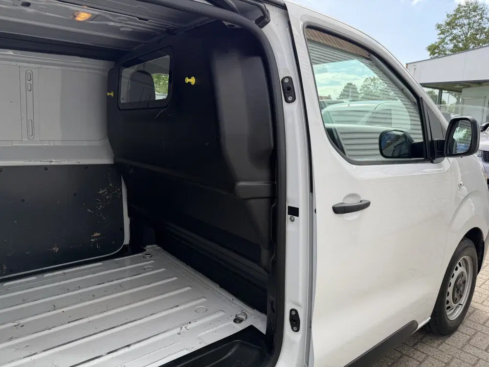 Peugeot Expert 1.5 BlueHDI L2H1 120pk Standard Premium uit 2022, foto 13