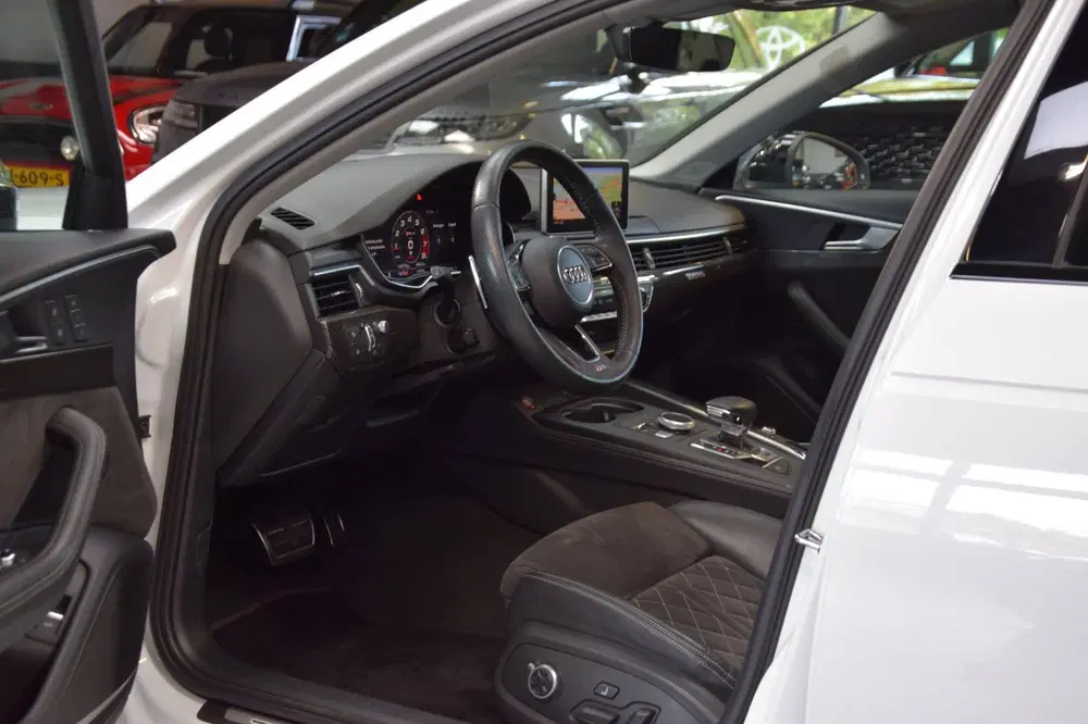 Audi A4 2.9 TFSI RS 4 Quattro Panoramadak uit 2019, foto 12