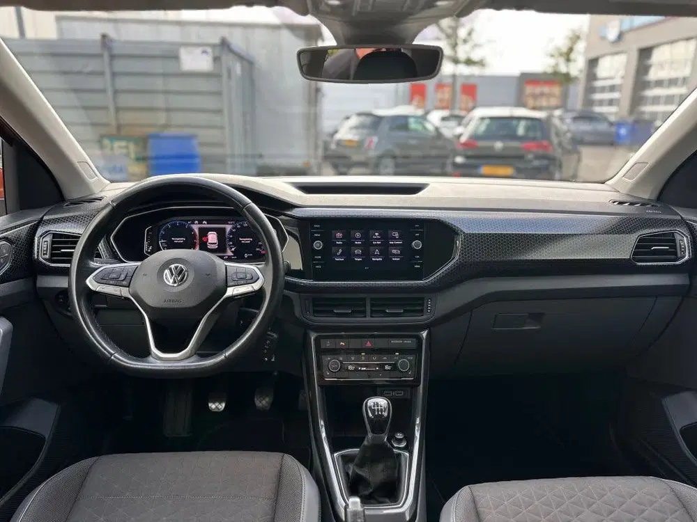 Volkswagen T-Cross 1.0 TSI 115pk Style Business uit 2020, foto 2