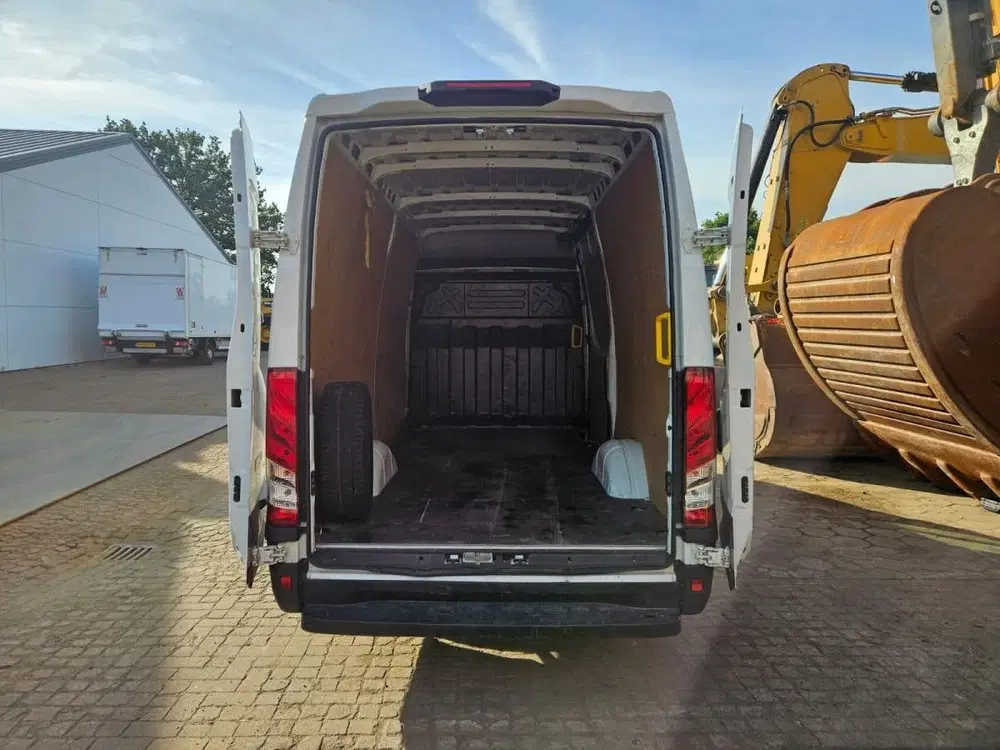 Iveco Daily 35S14 2.3 140PK L2H2 Cruise Control 3.5t T uit 2023, foto 10