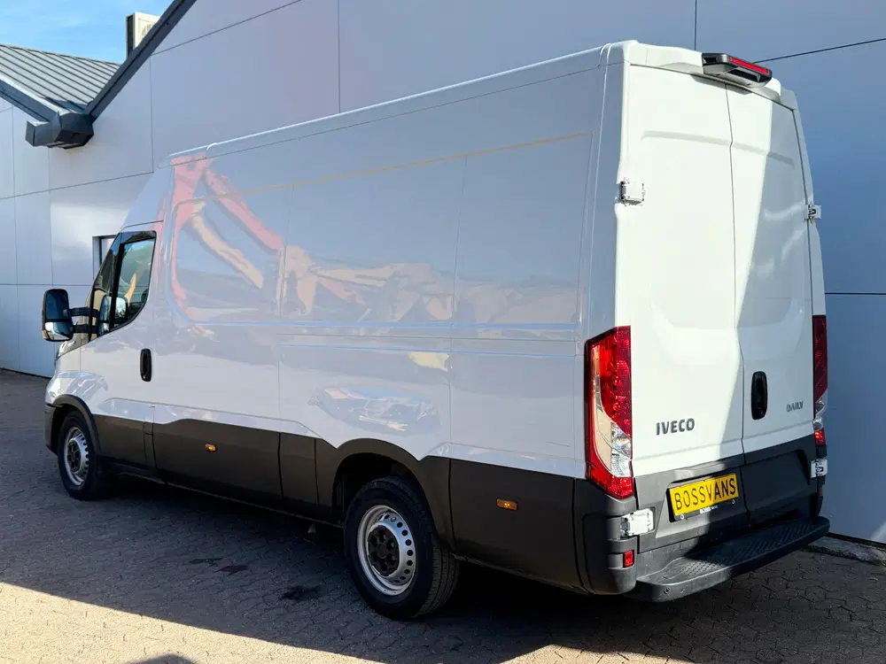 Iveco Daily 35S14 2.3 140PK L2H2 Cruise Control 3.5t T uit 2023, foto 2
