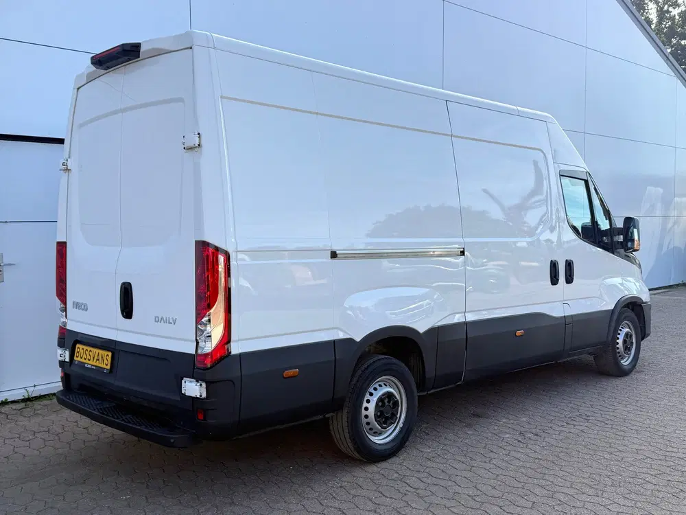 Iveco Daily 35S14 2.3 140PK L2H2 Cruise Control 3.5t T uit 2023, foto 3