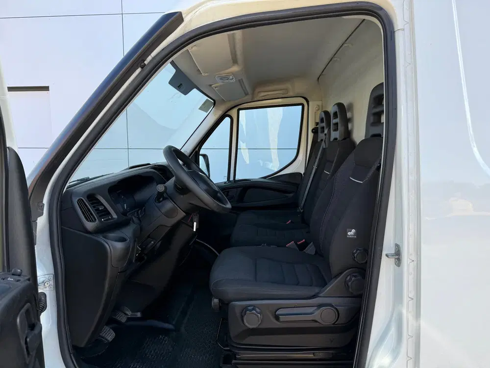 Iveco Daily 35S14 2.3 140PK L2H2 Cruise Control 3.5t T uit 2023, foto 6