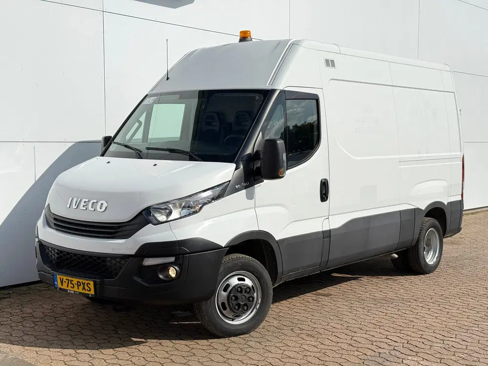 Iveco Daily 35C14 2.3 L2H2 Dubbellucht Airco Cruise co uit 2019