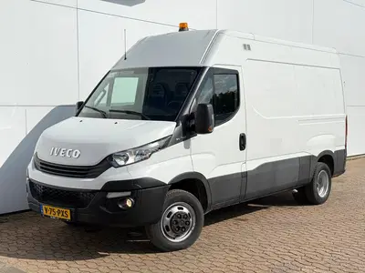 Iveco Daily 35C14 2.3 L2H2 Dubbellucht Airco Cruise co uit 2019