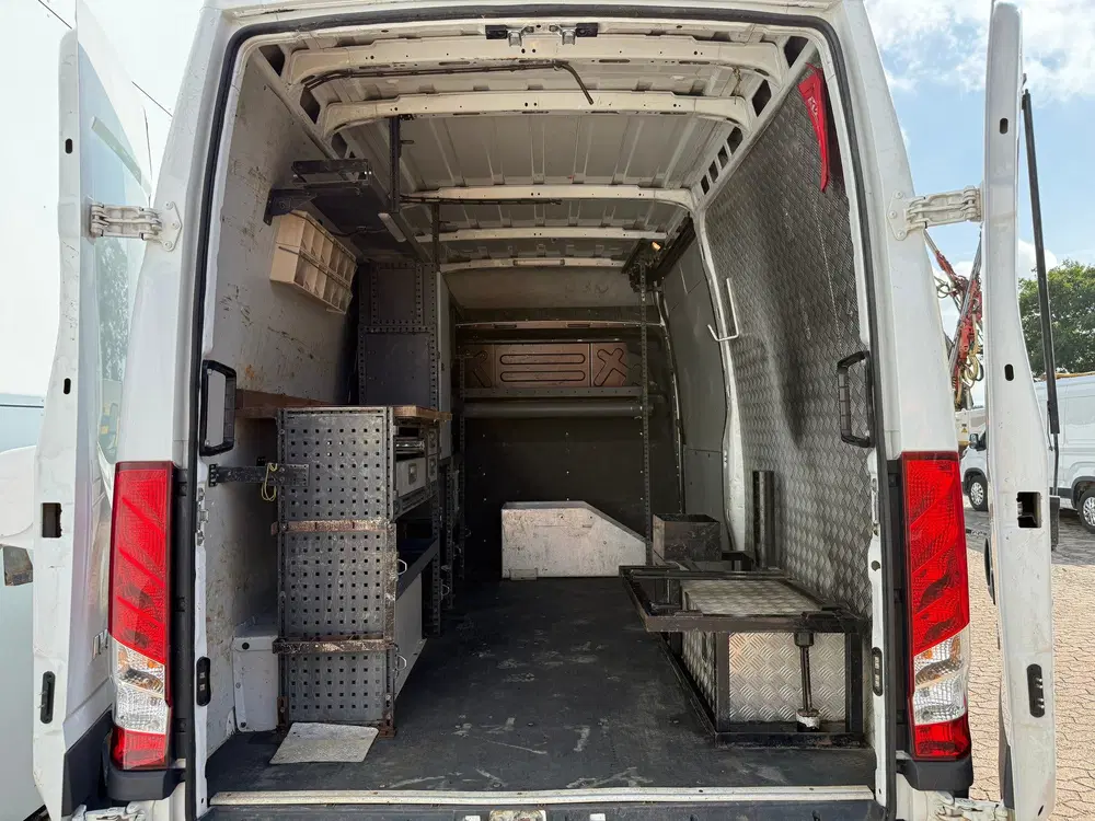 Iveco Daily 35C14 2.3 L2H2 Dubbellucht Airco Cruise co uit 2019, foto 11