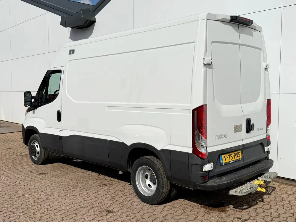 Iveco Daily 35C14 2.3 L2H2 Dubbellucht Airco Cruise co uit 2019, foto 2