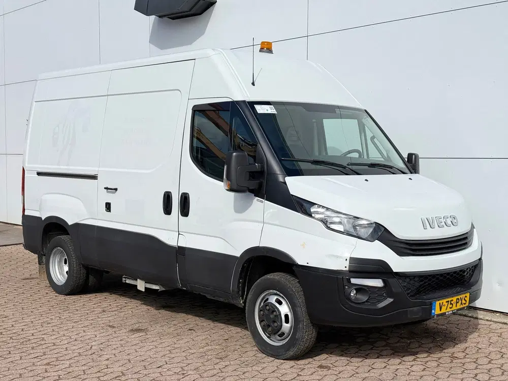 Iveco Daily 35C14 2.3 L2H2 Dubbellucht Airco Cruise co uit 2019, foto 4