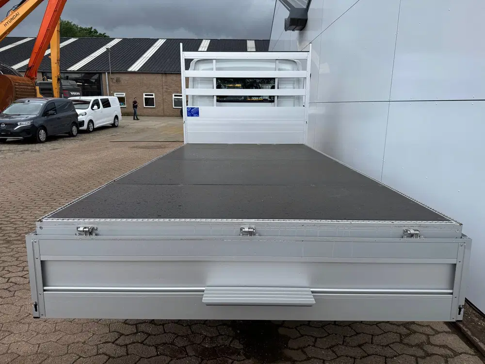 Maxus eDeliver 9 65kWh 204PK Nieuw Open Laadbak 172km WLTP uit 2025, foto 9