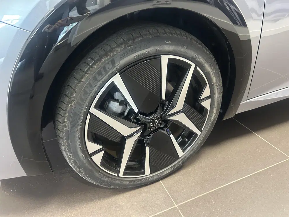Peugeot 208 1.2 PureTech 100 GT uit 2025, foto 3