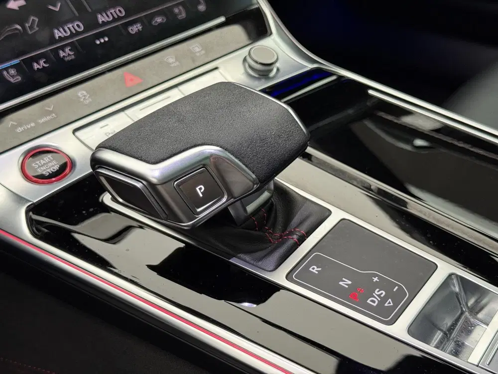 Audi RS6 TFSI quattro uit 2022, foto 15