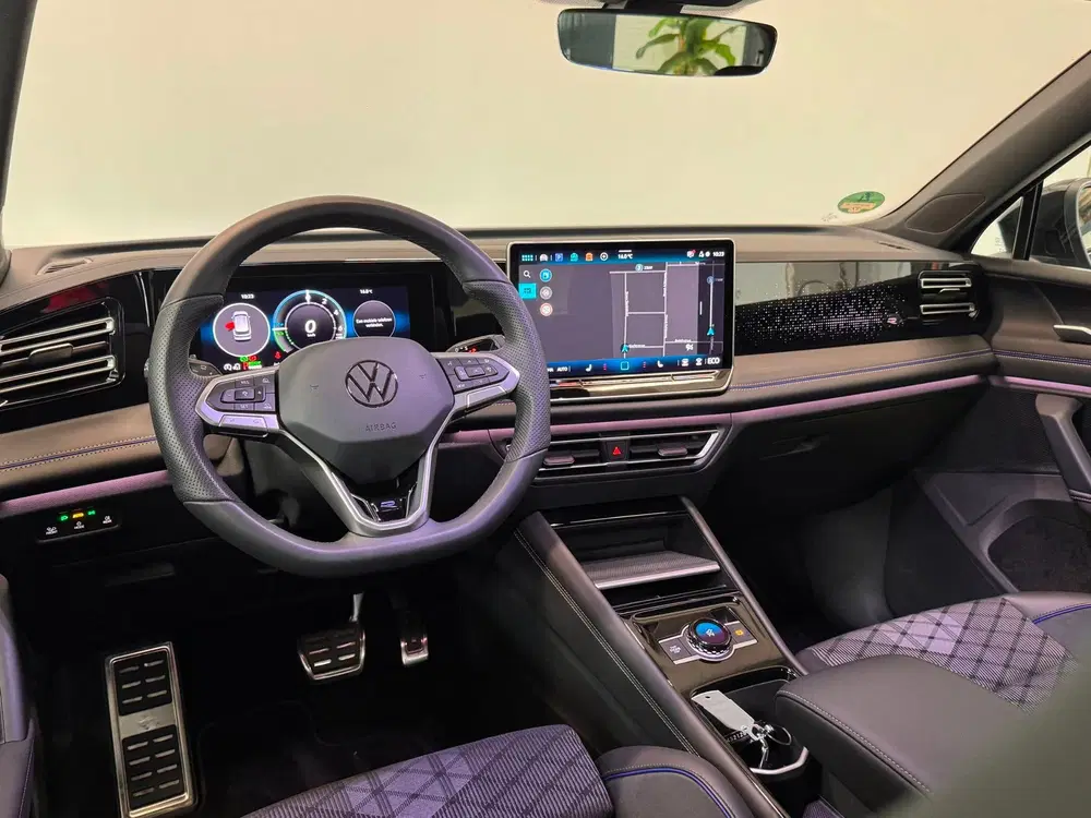 Volkswagen Tiguan 1.5 e-Hybrid R-Line Black uit 2025, foto 13