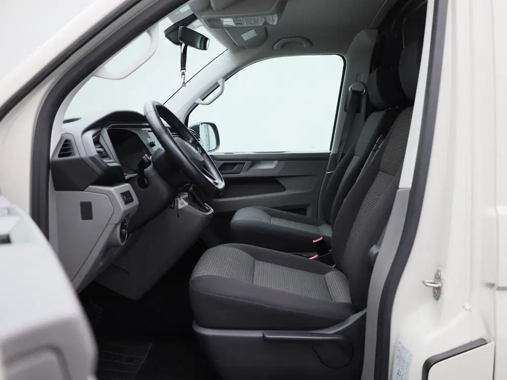 Volkswagen Transporter 2.0 TDI L1H1 150PK Automaat uit 2023, foto 11