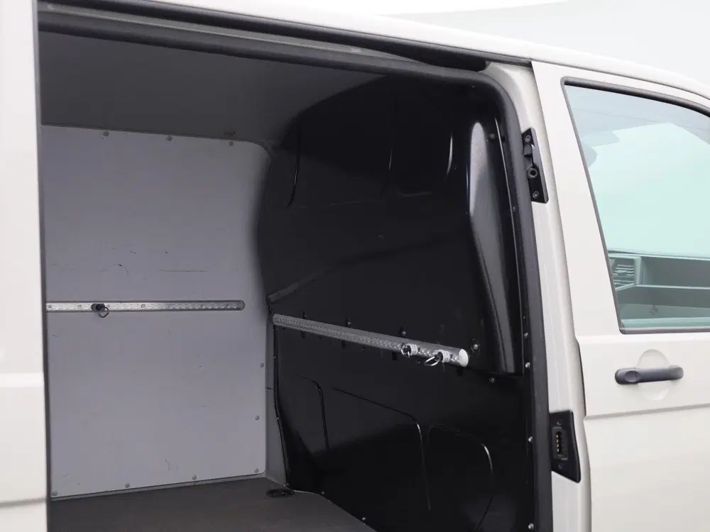 Volkswagen Transporter 2.0 TDI L1H1 150PK Automaat uit 2023, foto 14