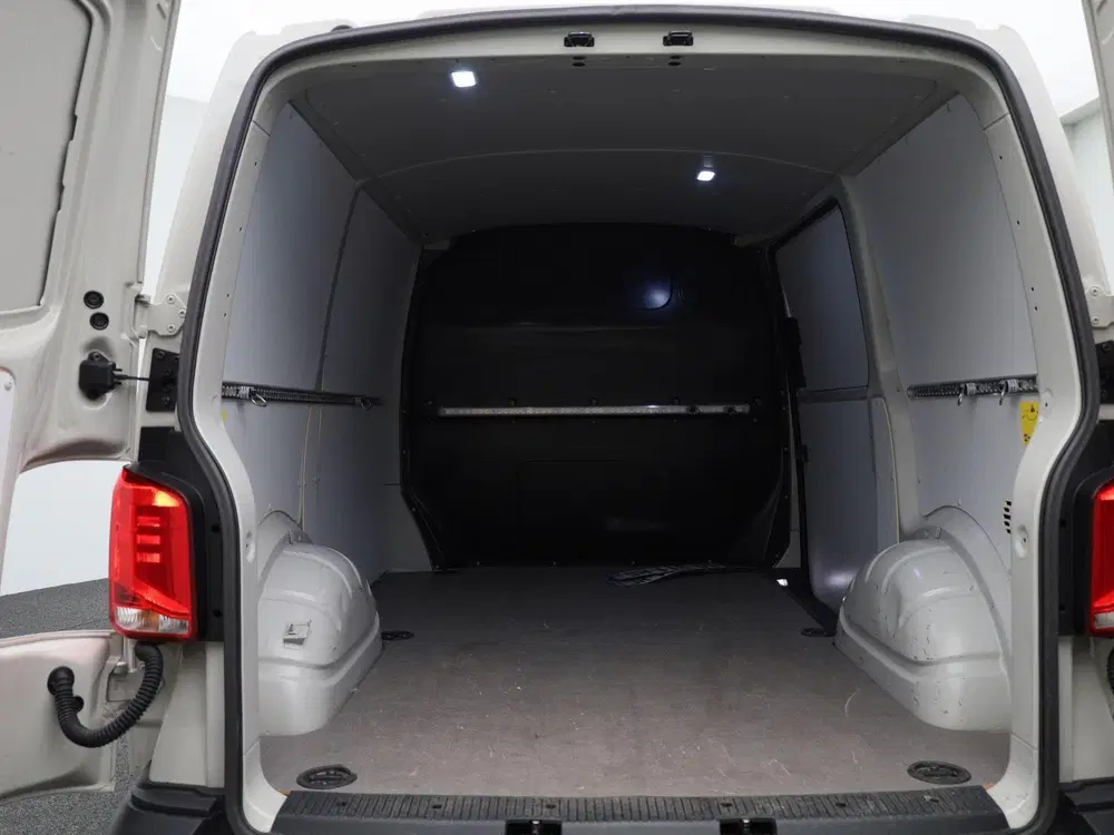 Volkswagen Transporter 2.0 TDI L1H1 150PK Automaat uit 2023, foto 15