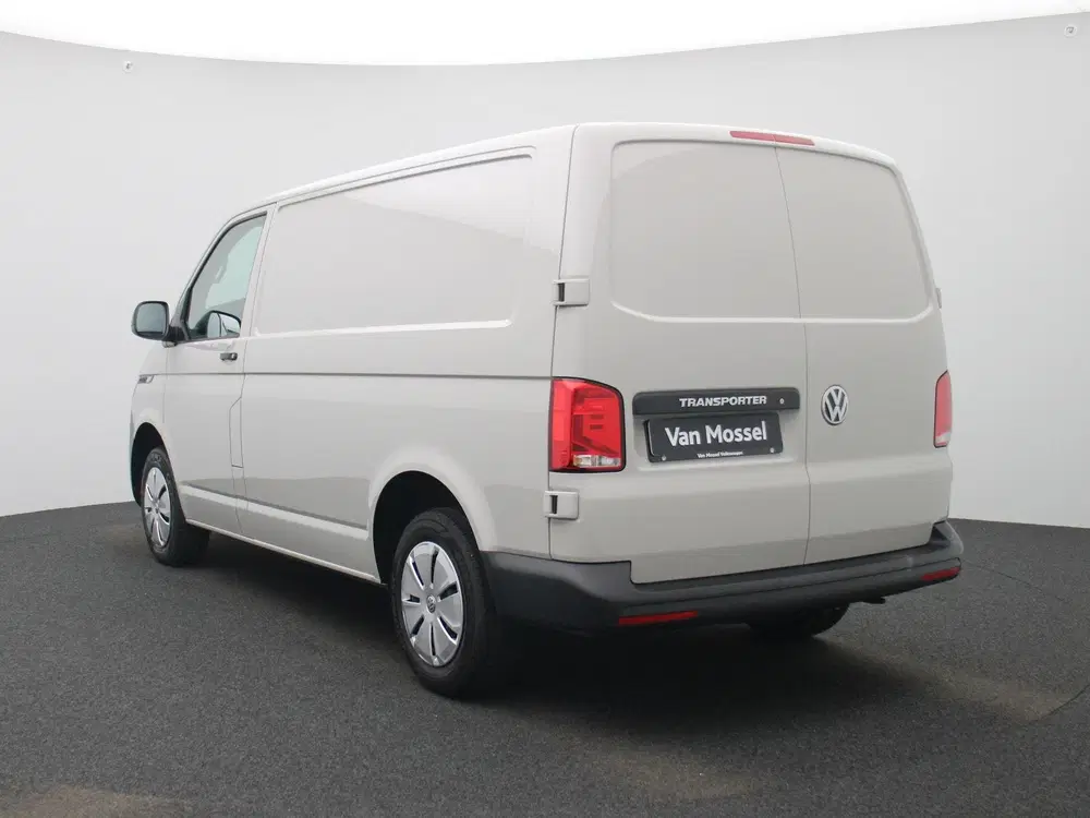 Volkswagen Transporter 2.0 TDI L1H1 150PK Automaat uit 2023, foto 2