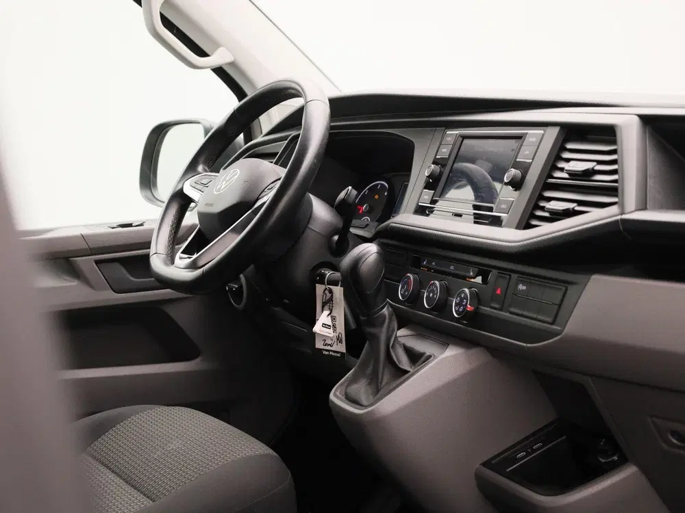 Volkswagen Transporter 2.0 TDI L1H1 150PK Automaat uit 2023, foto 7