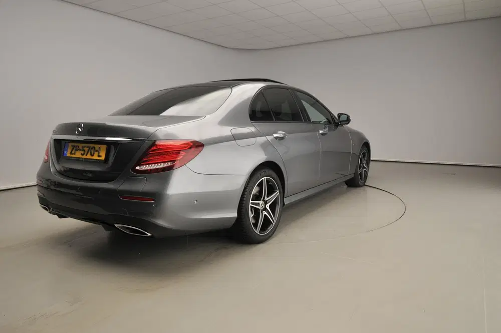 Mercedes-Benz E-Klasse 300 e Premium Plus uit 2019, foto 2