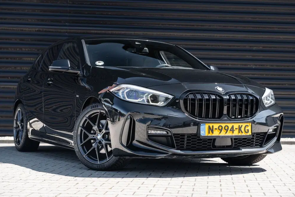 BMW 1-serie 118i High Executive M sport uit 2020, foto 2