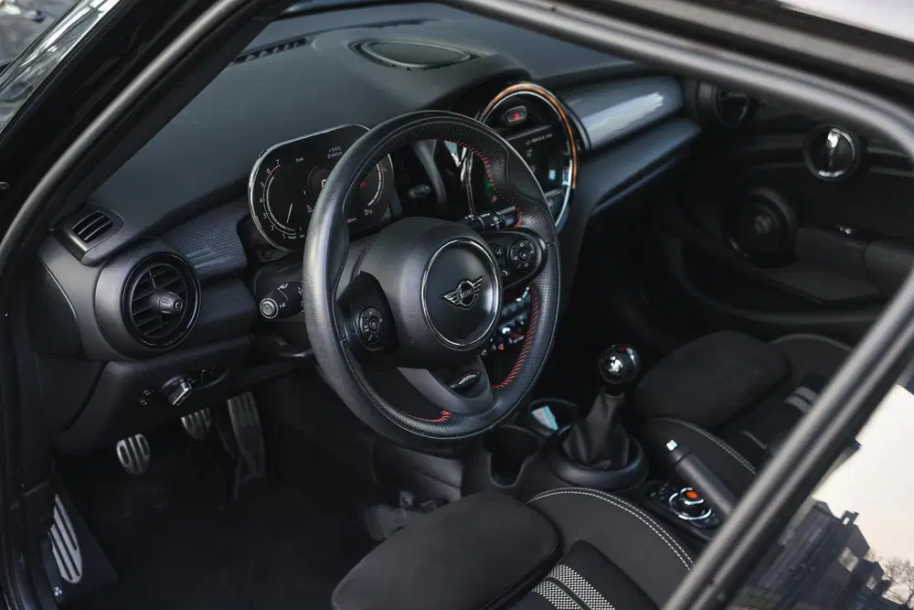 Mini Hatchback Cooper JCW uit 2021, foto 10
