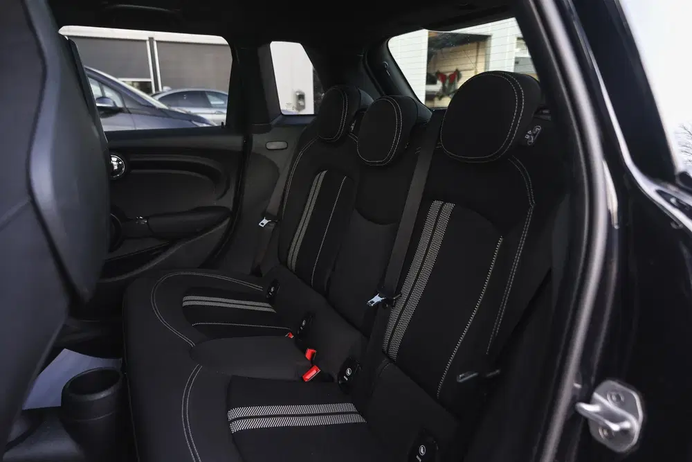 Mini Hatchback Cooper JCW uit 2021, foto 12