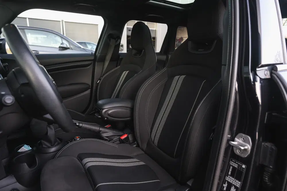 Mini Hatchback Cooper JCW uit 2021, foto 13