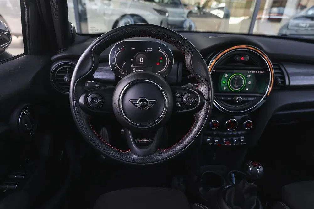 Mini Hatchback Cooper JCW uit 2021, foto 3